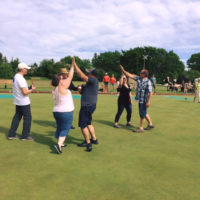 High five on the green boulingrin